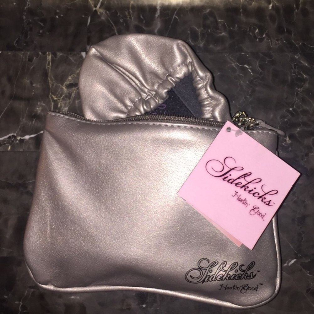 Sidekick Slippers with a Wristlet - NWT - Picture 4 of 7